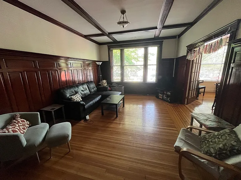 1033 Beacon St #1 — Photo 2
