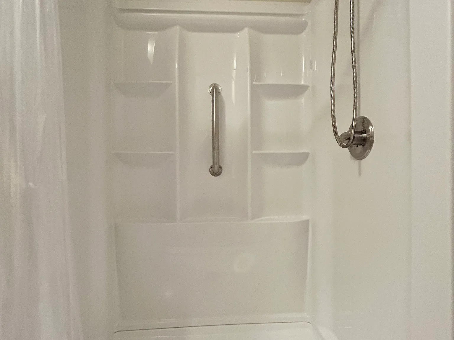3 bed, 1000 sqft, $1,350 — Photo 4