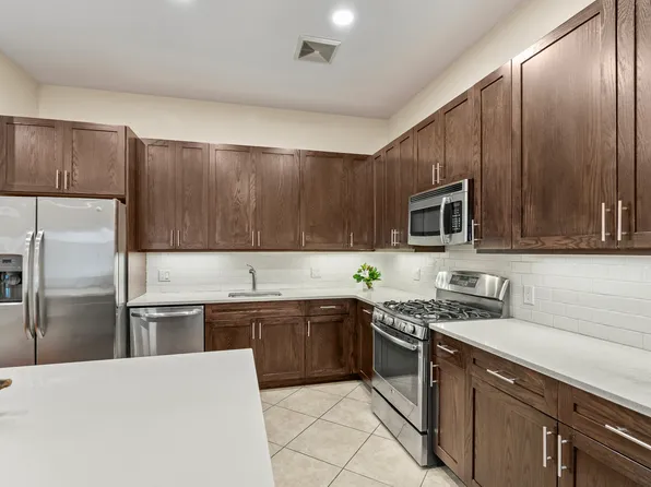 90 Bay Street Landing image 18 of 49