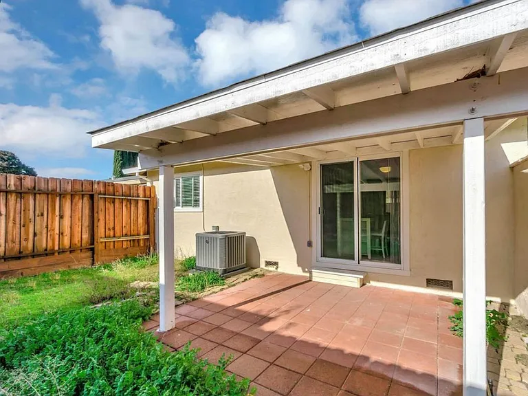 1730 Kingsly Dr #A — Photo 2