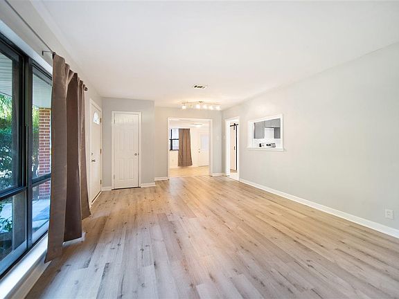 4th image of 205 Oviedo St