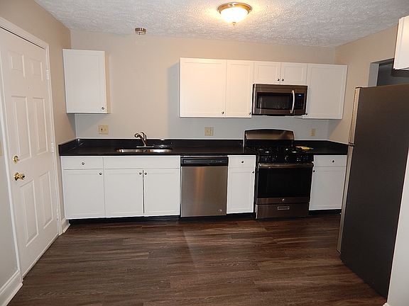 3rd image of 875 Caledonia Ave