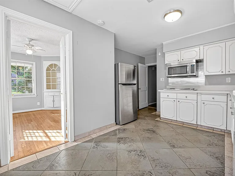 3731 Drake St — Photo 16