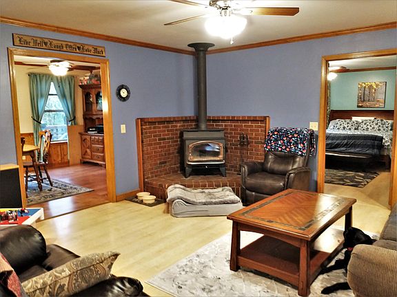 4th image of 36 Shamrock Dr
