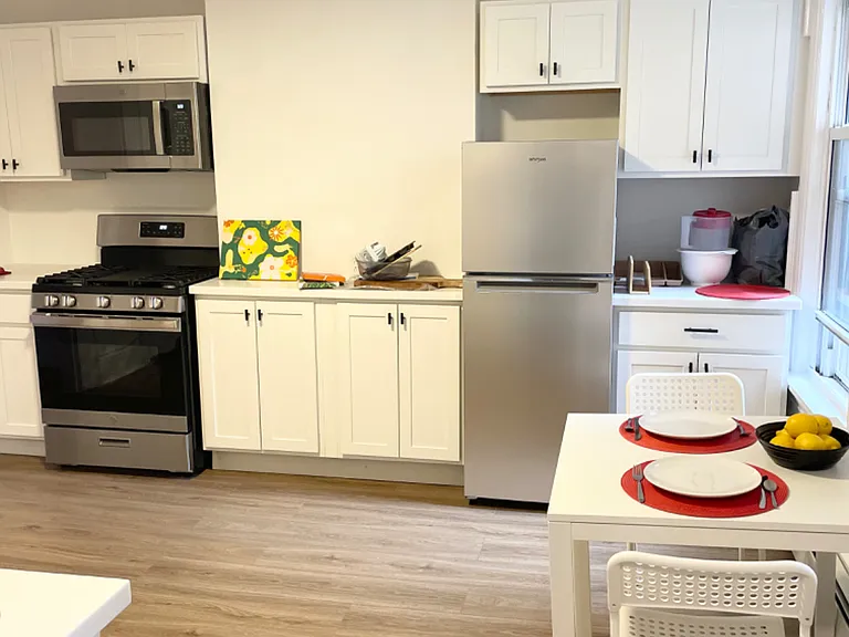 659 E 4th St #2 — Photo 11