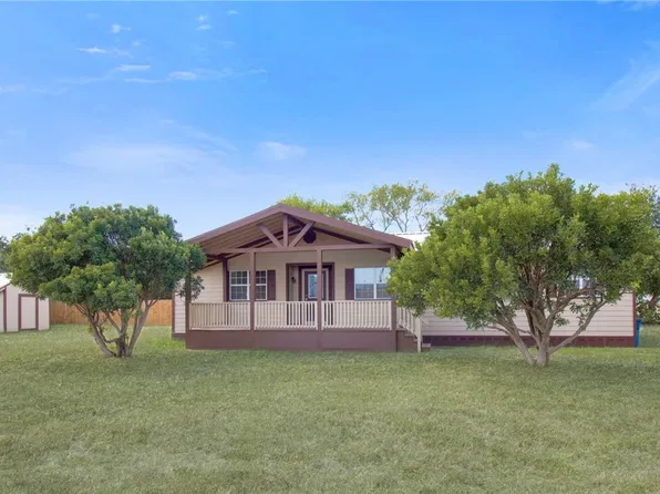 305 W Youst St, Beeville, TX 78102