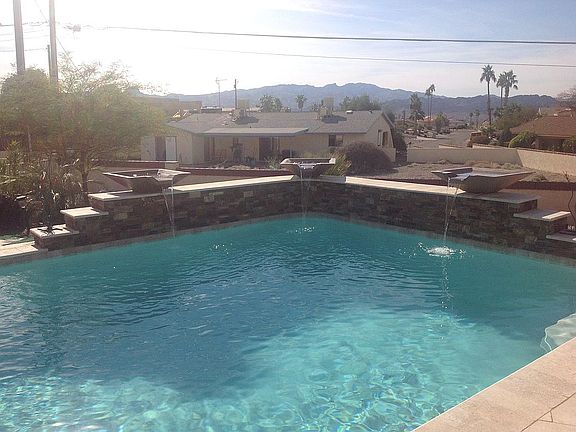 4th image of 725 Acoma Blvd S