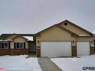 9809 S 80th St, Lincoln, NE 68516