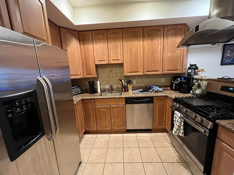 613 Monroe St #4 — Photo 8