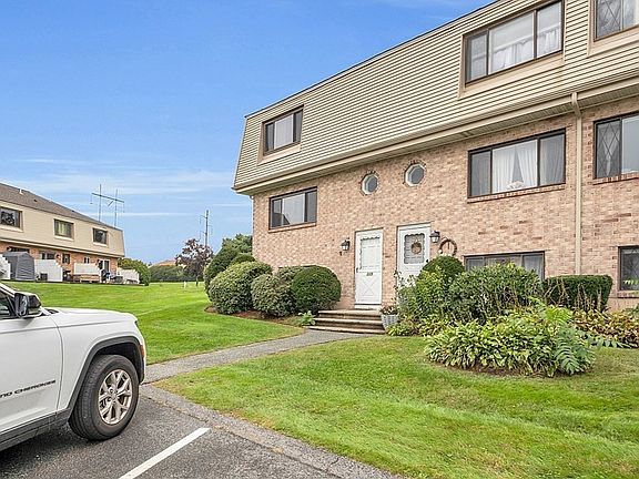3rd image of 225 Farrwood Dr