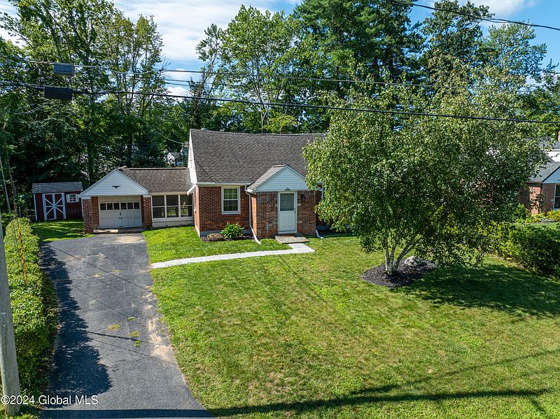 3rd image of 119 Vaughn Drive