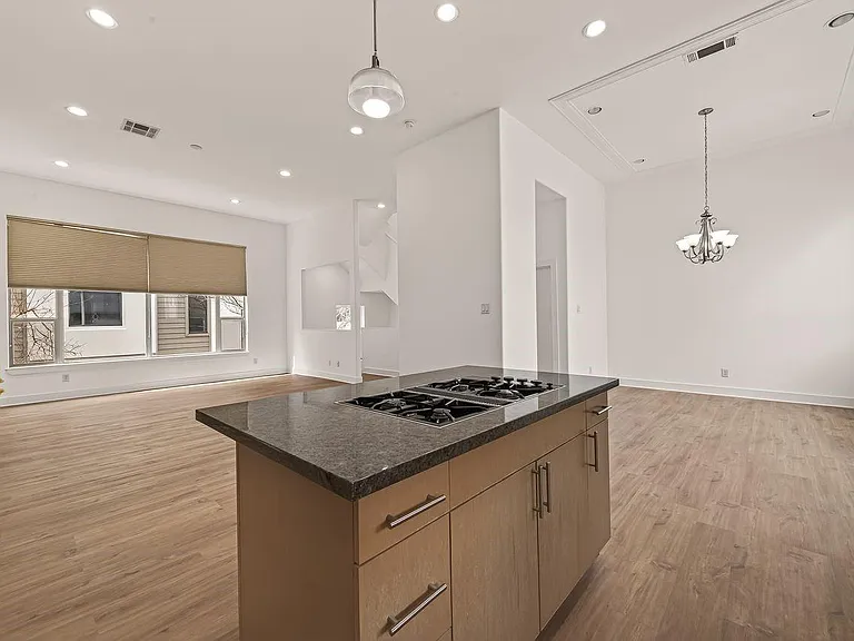 724 Ruthven St — Photo 14