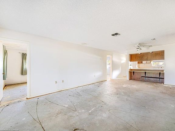 4th image of 171 Golfpoint Dr