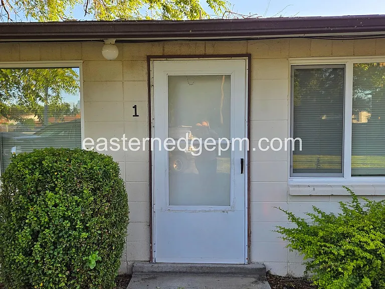 98 NW 10th St — Photo 2