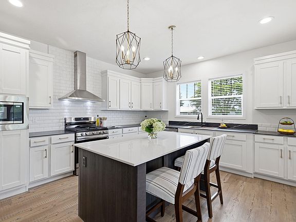 4th image of 407 Sherwood Ave