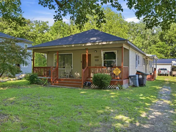 11583 Cape Cod St, Taylor, MI 48180