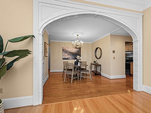 4th image of 403 Marlborough St APT 9