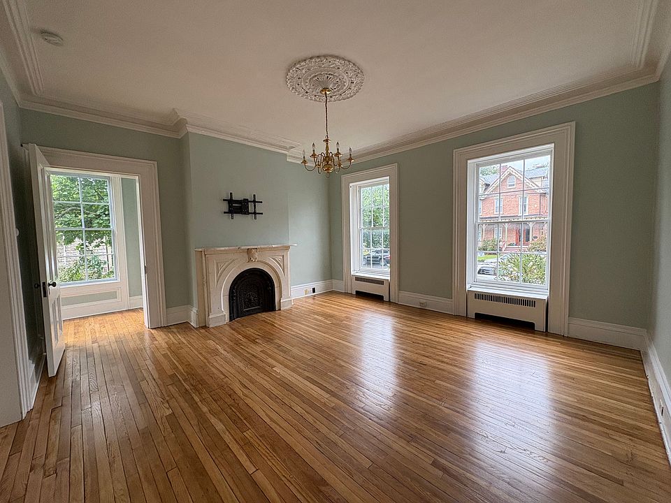 1st image of 196 Grand St APT 1