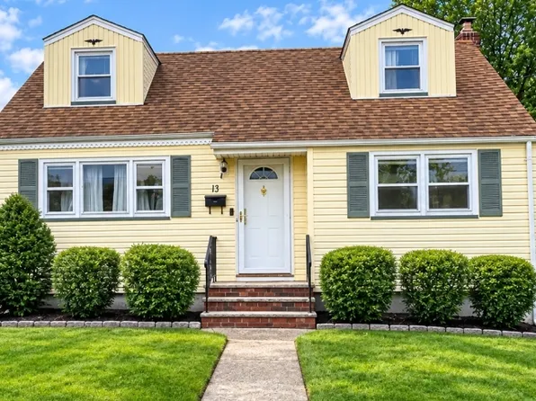13 White Oak Dr, Lodi Boro, NJ 07644
