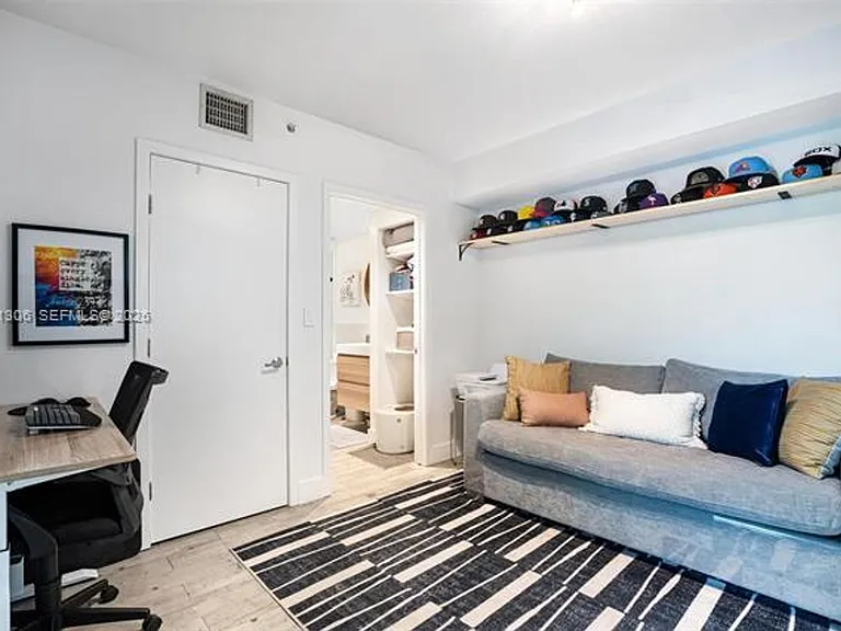 245 Michigan Ave #5-LG — Photo 19
