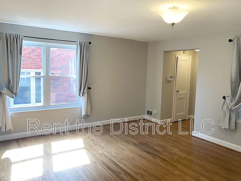 4819 8th St NE — Photo 4