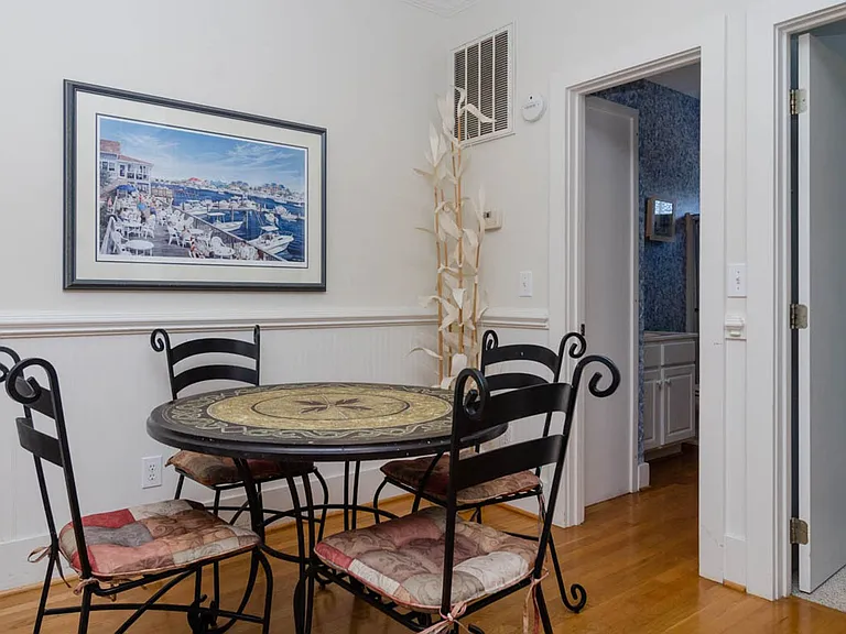 10 Meier St #B — Photo 12