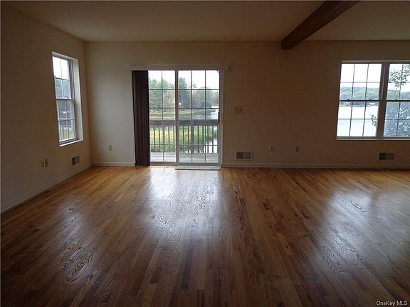 4th image of 191 Lake Shore Dr E