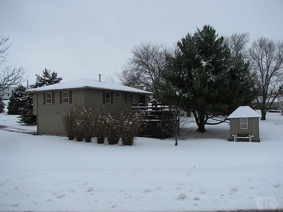 3rd image of 704 N Hilltop Ave