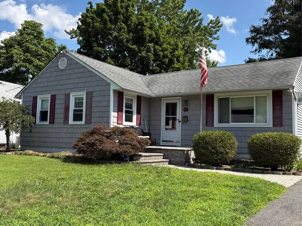 43 Tappan Avenue, Babylon, NY 11702