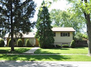 595 Amherst Ln, Hoffman Estates, IL 60169