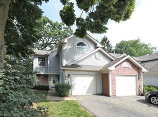 704 Shady Oaks Ct, Elgin, IL 60120