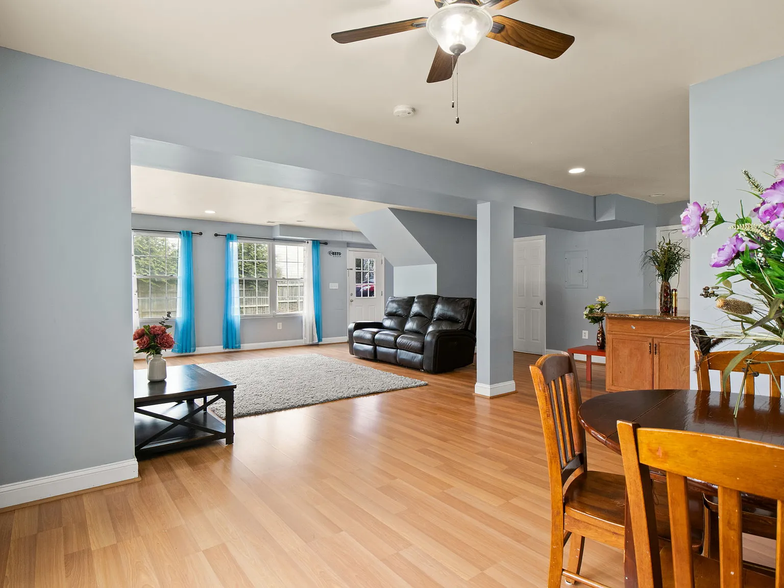 3 bed, 1900 sqft, $3,200 — Photo 2