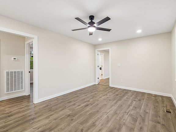 4th image of 305 Randy Rd