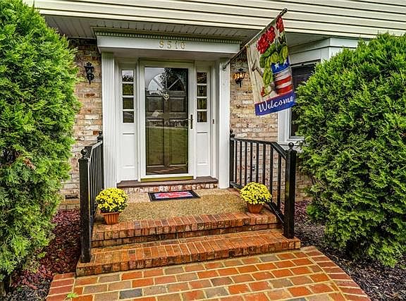 2nd image of 9510 Lakewater Ct
