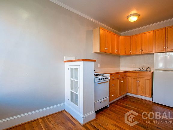 3rd image of 674 Somerset Ter NE APT 10