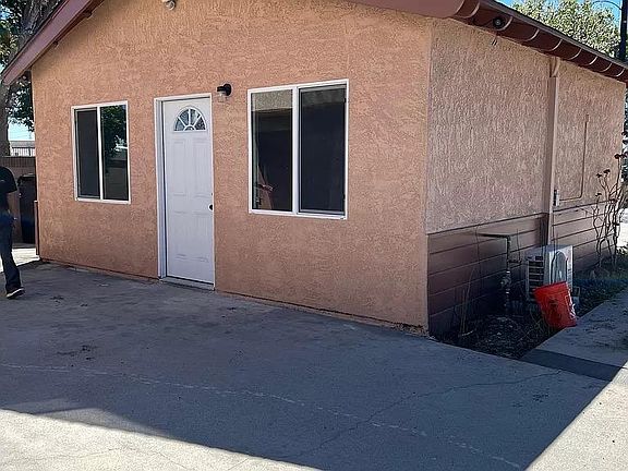 3rd image of 15334 1/2 Woodruff Ave
