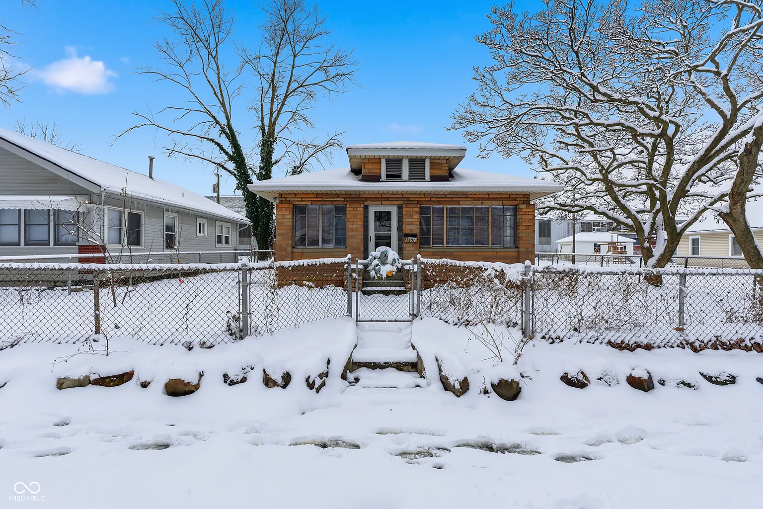 3901 Hoyt Ave photo 1