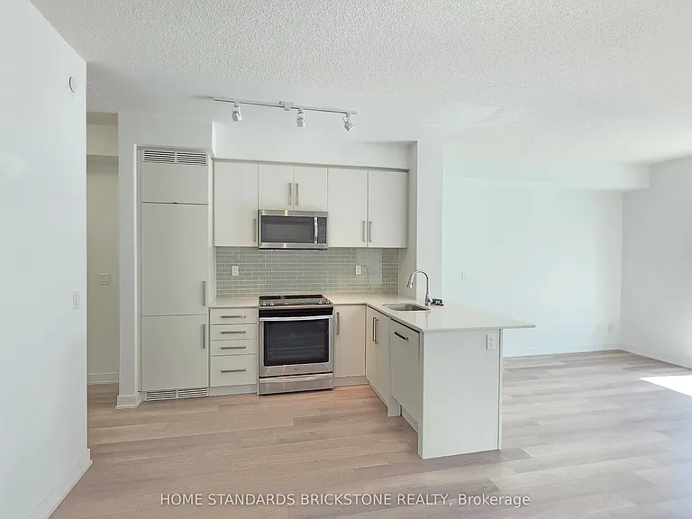 5180 Yonge St #512 — Photo 4