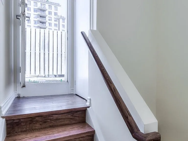 100 Redpath Ave #16 — Photo 15