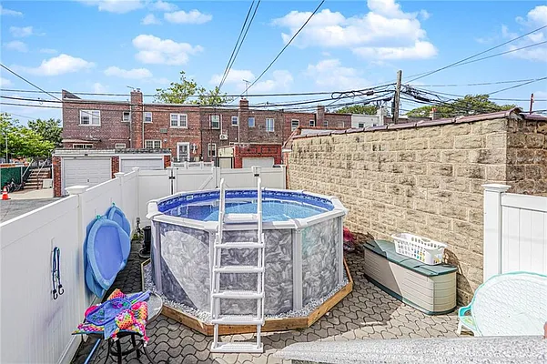 Sold by Remax Real Estate Professionals | media 26