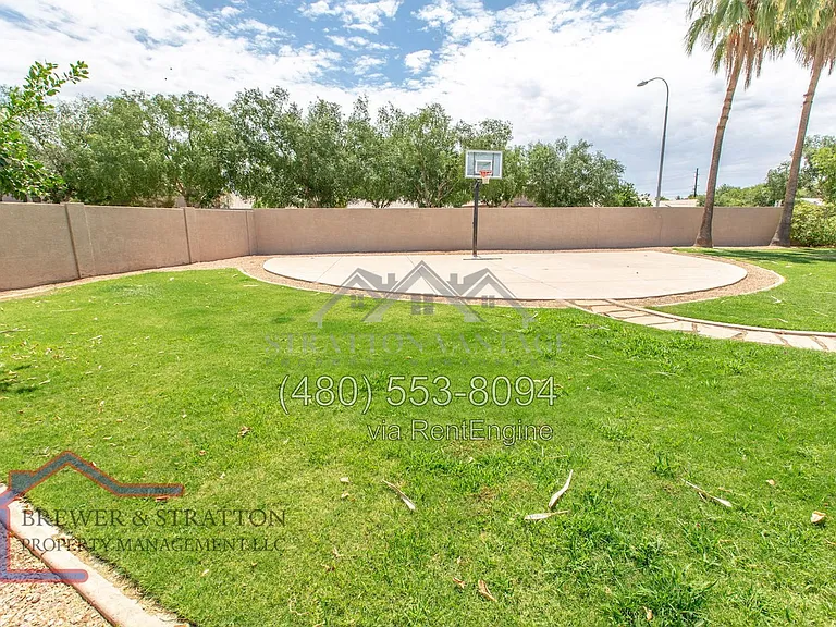 689 W Constitution Dr — Photo 39