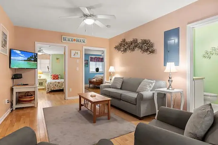 6 Ashworth Ave #1 — Photo 4