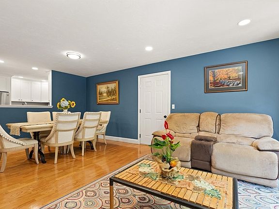 4th image of 119 Revere St #L