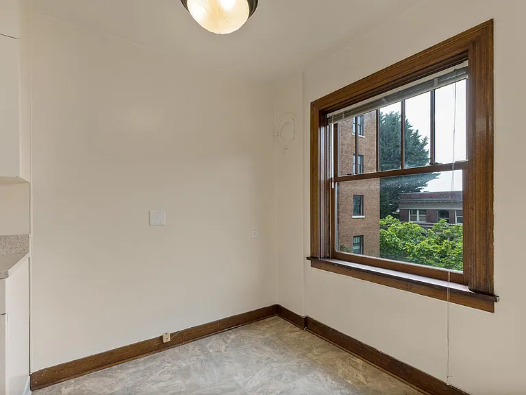 900 Queen Anne Apartments — Photo 8