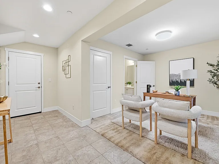 2065 San Luis Ave — Photo 4