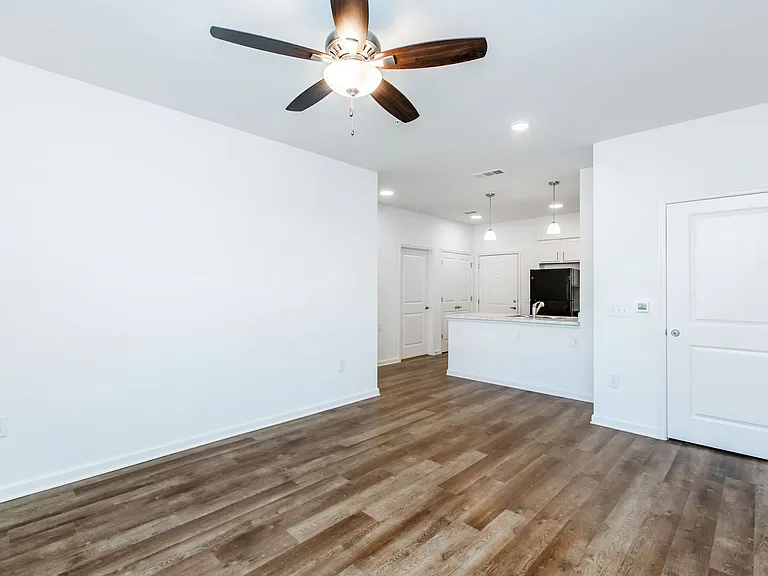 165 E Wright St — Photo 9