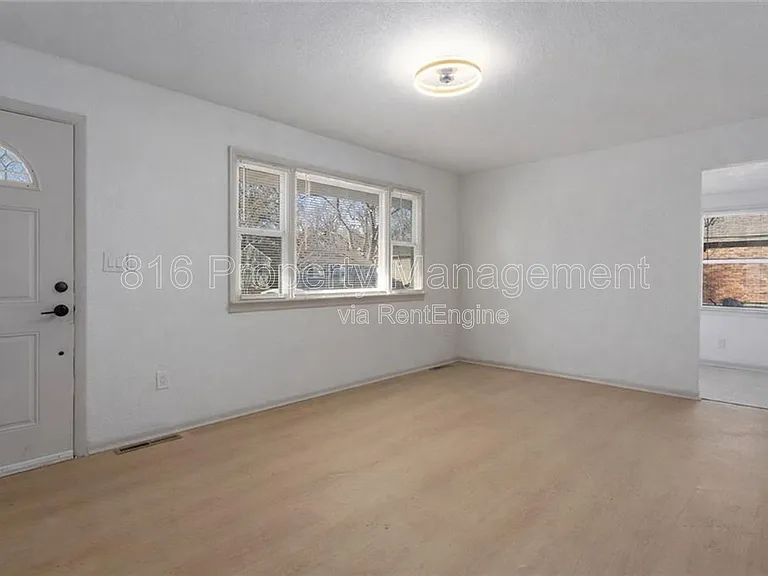 609 SE Florence Ave — Photo 4