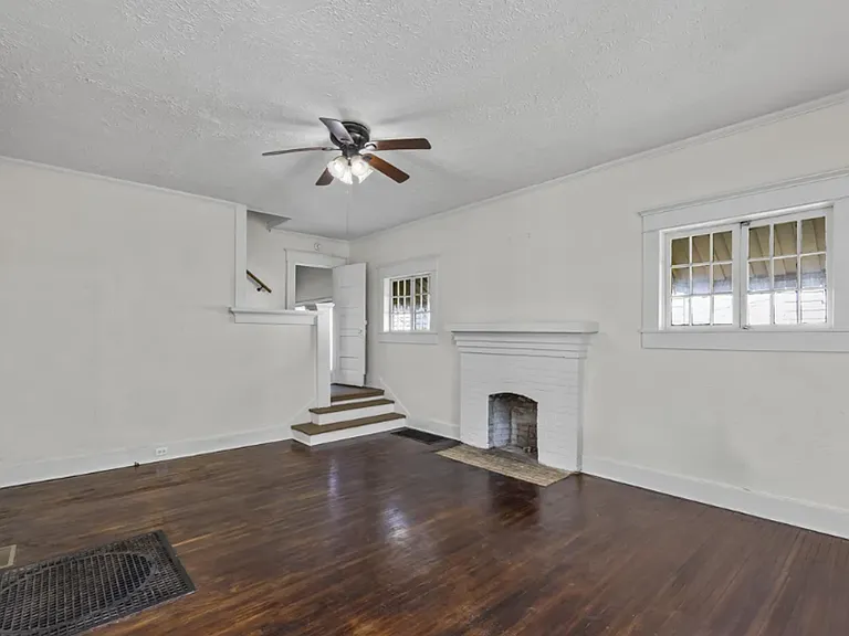 335 Division Ave — Photo 3