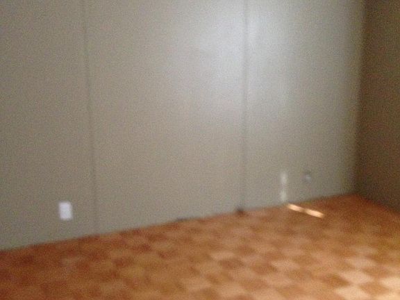 3rd bedroom, 2nd bedroom not shown has carpet