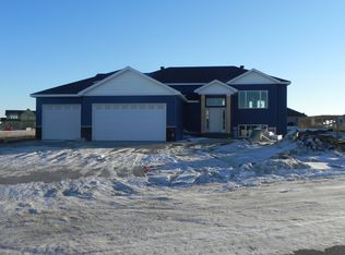 2012 35th Ave SE, Minot, ND 58701